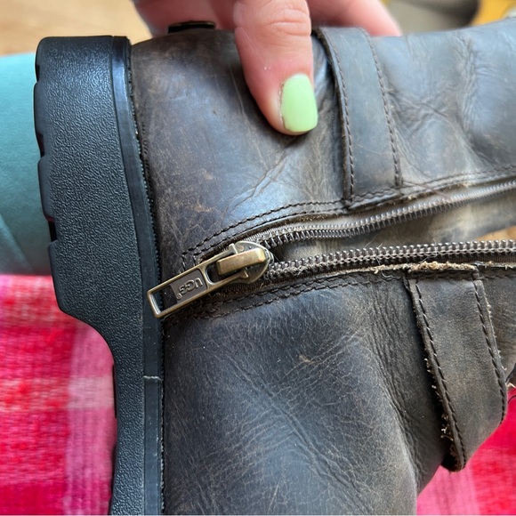 UGG Lined Sherpa Leather Boots - Picture 7 of 12